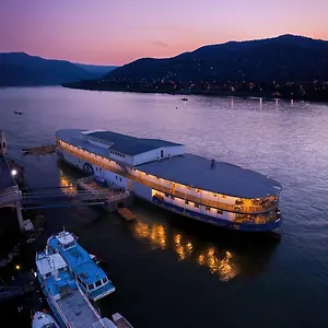 *** Hotel en barco Aquamarina Hungría