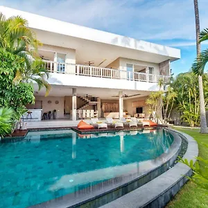 villa-lisa.hotelsseminyak.net/
